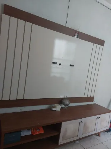Vendo rack mais painel completo usado e em bom estado de conservação motivo mudança