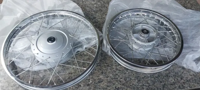 Vendo par de rodas da biz