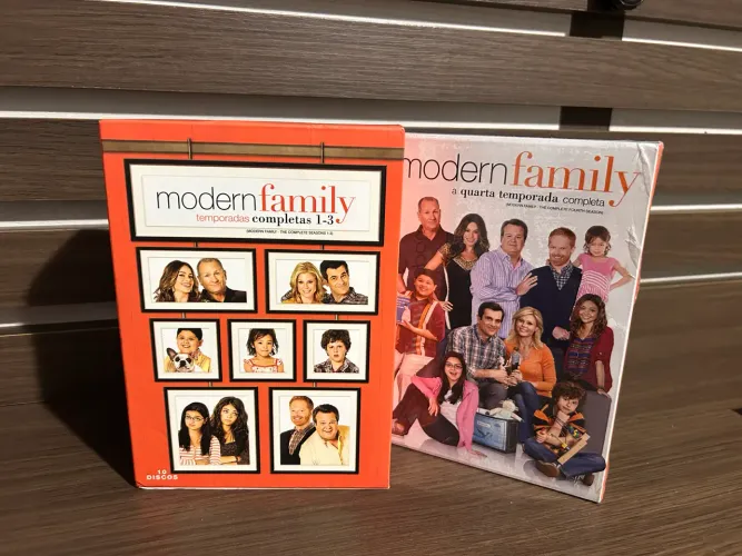 Vendo Box DVDs Modern Family temp 1 a 4