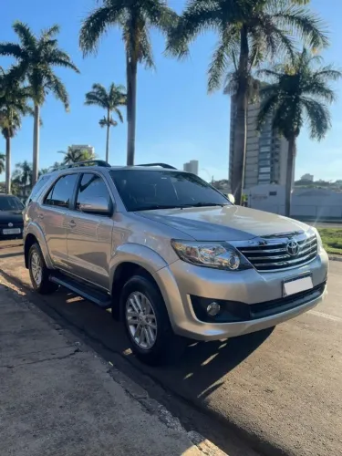 Toyota Hilux SW4 SR 4X2 2.7/ 2.7 Flex 16V Aut. 2014