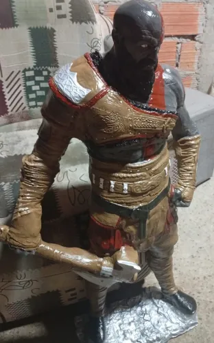 Boneco gold of war em gesso 85 cm