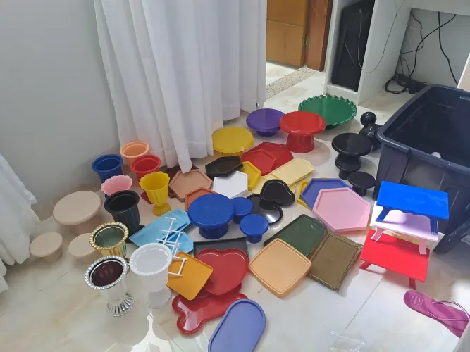 Bandejas para festas e cachepôs