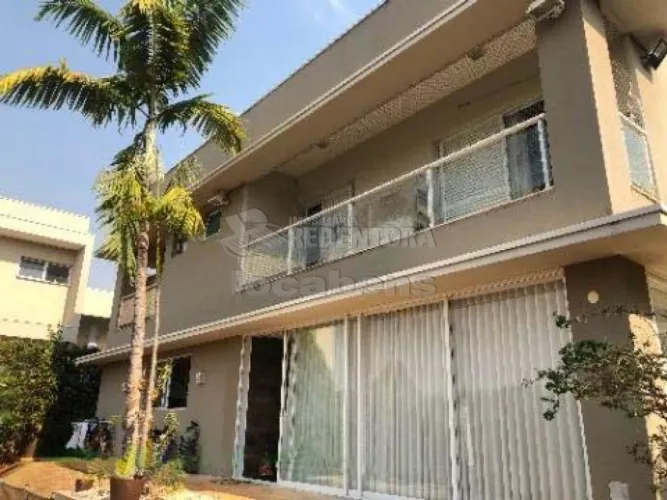 Casa de Condomínio com 3 Quartos e 3 banheiros à Venda, 366 m²
