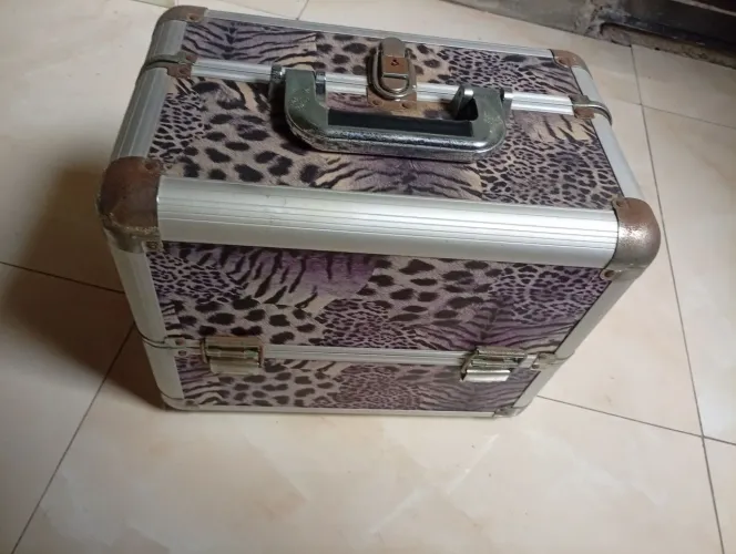 Maleta de maquiagem usada
