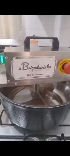 Brigadeirinha- máquina de mexer doces