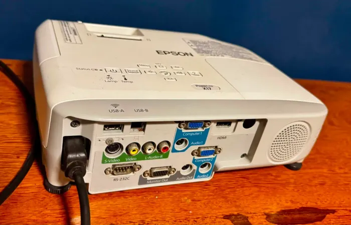 Vende-se um Projetor Epson PowerLite X17