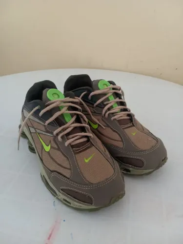 TÊNIS NIKE SHOX R4 VERDE COLLAB SUPREME