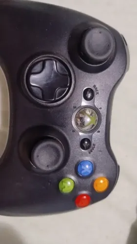 Controle Xbox 360 original sem fio todo bom.