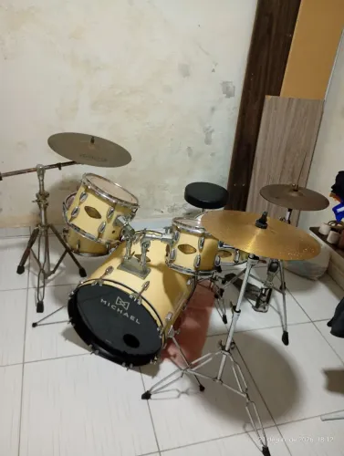 Bateria acústica Michael