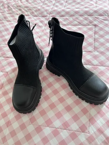 Vendo bota linda tamanho 38 preta