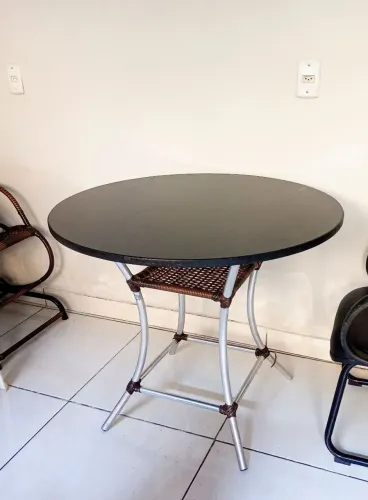 Mesa de Sala de Estar Conservada