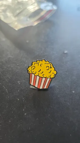 Pin pipoca de metal - pin artesanal divertido para sua mochila