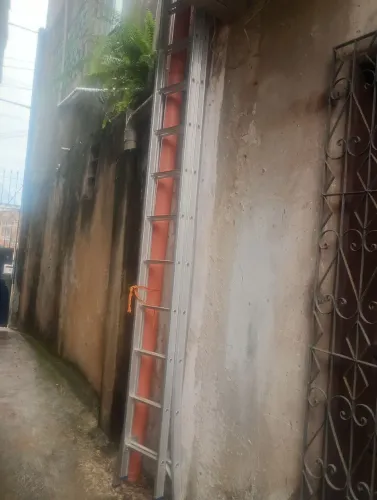 Locação Escada extensiva 28 degraus