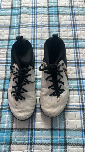 Chuteira 35 Nike.