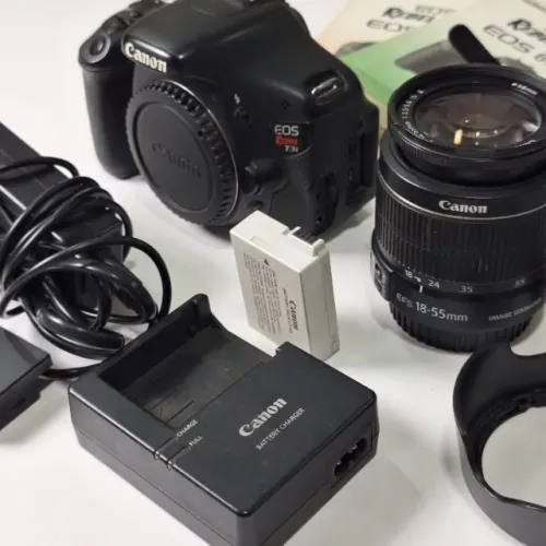 Camera DSLR Canon T3i + Kit 18-55mm + Kit Adaptador de Bateria