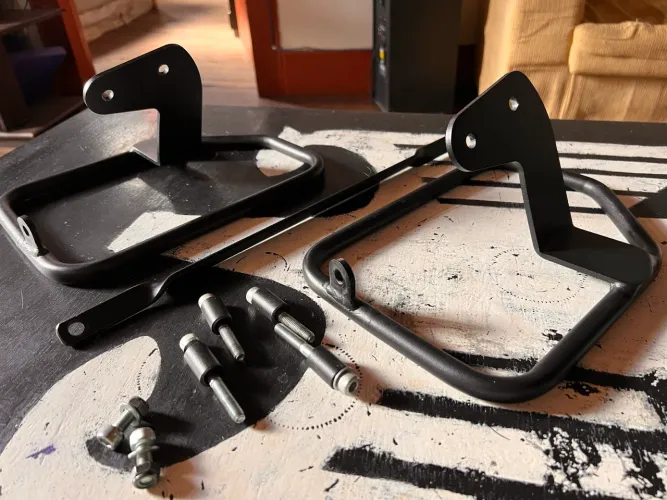 Suporte afastador de alforjes  para BMW G310 GS
