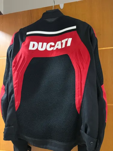 Jaqueta Ducati