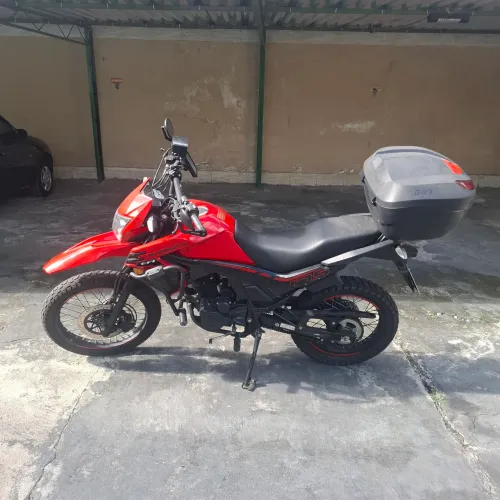 Shi175 Bros - Moto de Garagem e ida para Faculdade