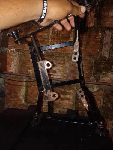 Baú 80 litros com suporte para Bros