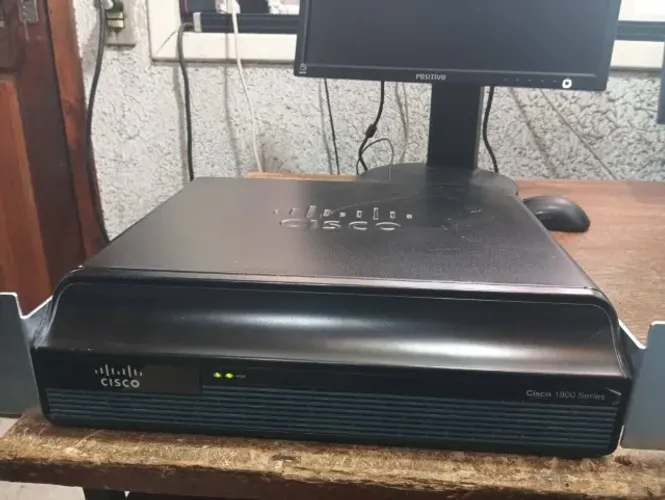 Torro roteador cisco 1941 portas gigabit ethernet VoIP, VPN Lan por 200 reais vista Wats 4