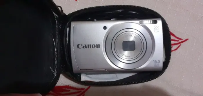 Vendo câmera Canon Power Shot A2500 16MPX filma em HD completa com todos os acessórios.