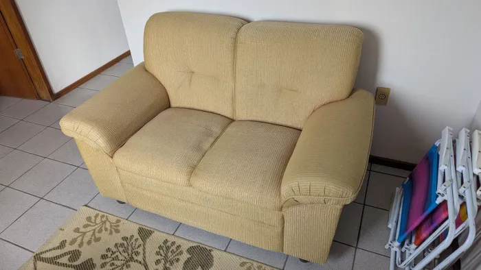 Sofá para sala 2 lugares (usado)
