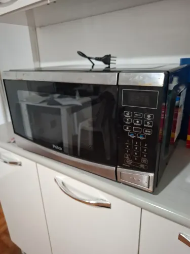 Micro-ondas Philco 16L quebrado