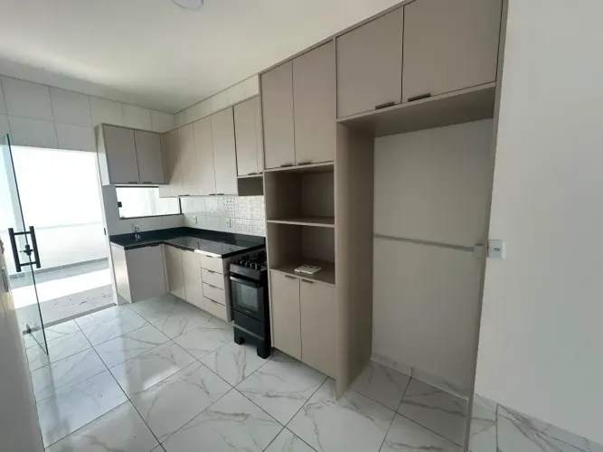 Parque Dez com 3 Quartos Climatizados em Resid. Fechado px da Estação e da Av das Torres