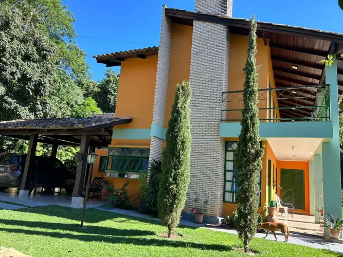 Vende-se belíssimo casa com terreno de 1074m2 na Chapada dos Guimarães MT