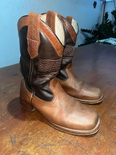 Bota solado madeira