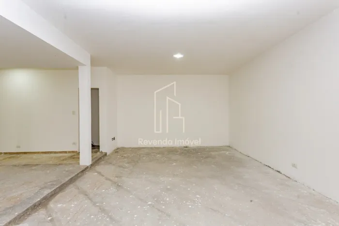 Casa Comercial de Alto Padrão com 5 Quartos e 8 Vagas de Garagem na Vila Alexandria, São P