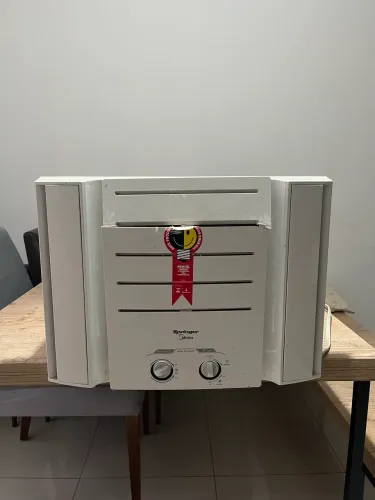 AR CONDICIONADO DE JANELA
