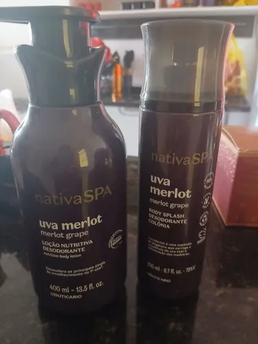 Vendo perfumes e hidratantes usados, porém cheios (vendo tudo junto tbm por 350