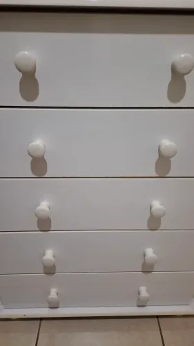 Cômoda branca em ótimo estado