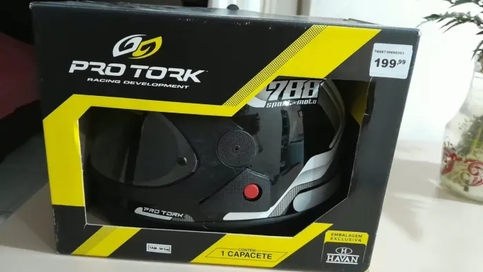 Capacete novo na caixa