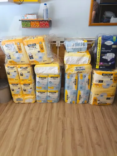 Lote de Fraldas Geriátricas Novas e Lacradas - Bigfral e TENA - R$ 700