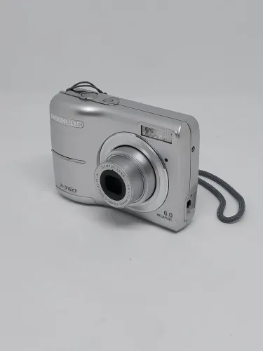 Câmera digital Olympus X-760 Prata 6.0 Megapixel Funcionando