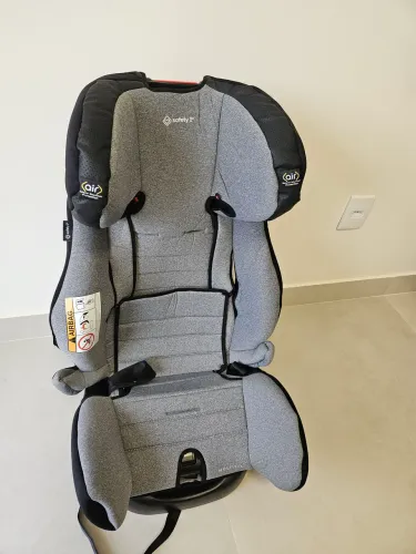 Vendo cadeirinha infantil Safety 1st + protetor de assento + tapa sol para vidro