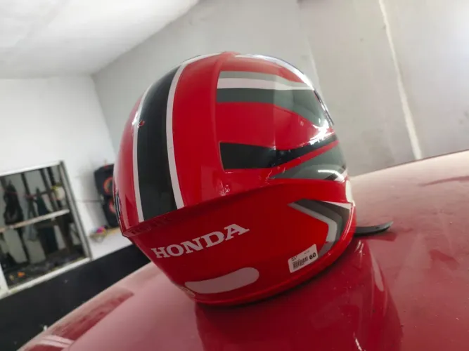 Capacete semi novo