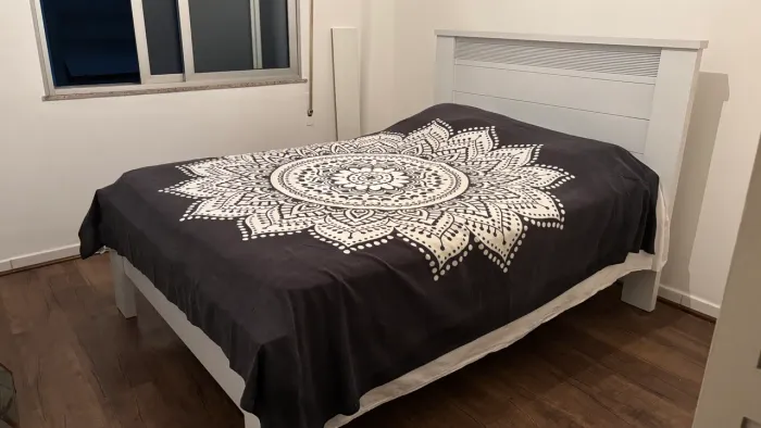 Linda Cama de Casal padrão - seminova 