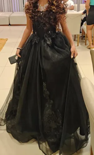 Vestido preto para festa debutante