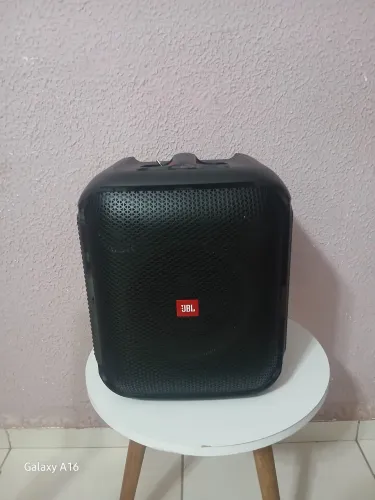 Vende se JBL.