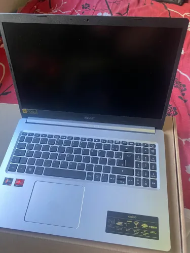 Notebook NOVO, acer aspire 5 IPS, placa video AMD Radeon. 