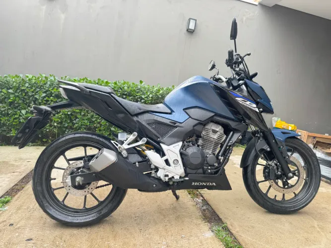 CB 300F ABS 2025 Azul Noturno | 21.000 km | Muito Conservada