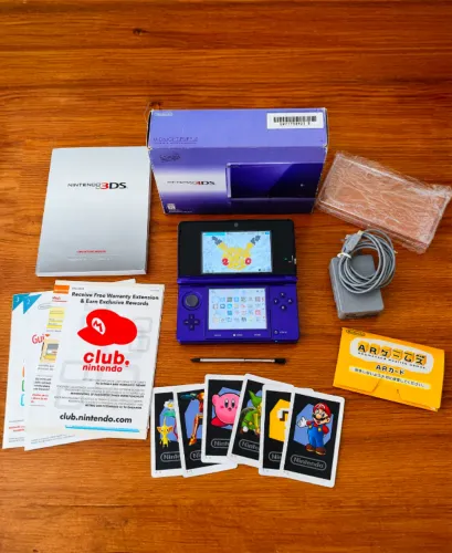 Nintendo 3DS Midnight Purple + caixa manuais cards e acessorios