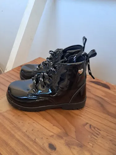 Bota coturno infantil
