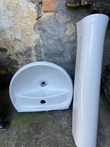 Lavatório com coluna
