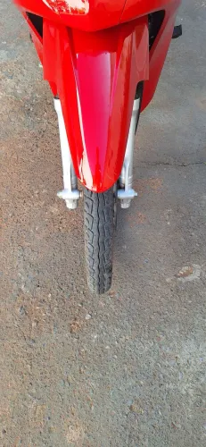 Vende-se Honda biz. muito nova sem detalhe mota pouca rodada manual e chave reserva