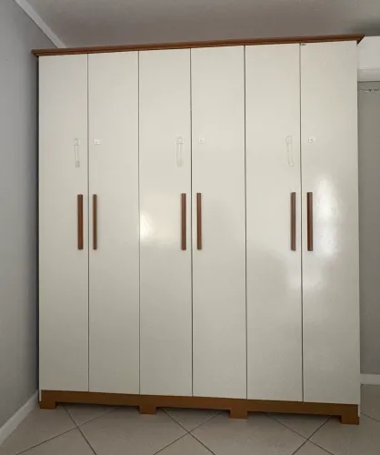 Guarda-roupa MDP 6 portas