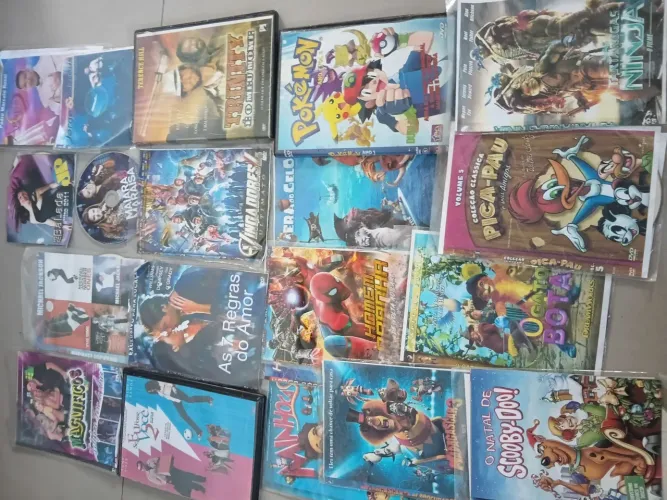 DVD COM FILMES, MÚSICAS